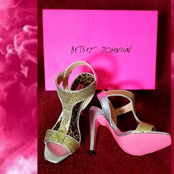 New inBox RARE Orig Betsey Johnson  Pink Bottom T-Strap Gold Silver Heels 5.5, 6 - Picture 6 of 12